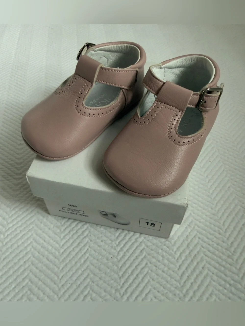 NWT Okaa Spain Leather T-Strap Baby Shoes in Pink, Size US 3/ EU 18